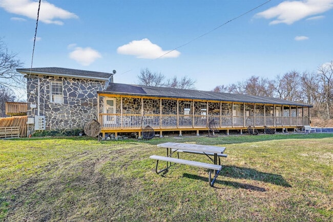 Foto del edificio - 443 Clove Rd