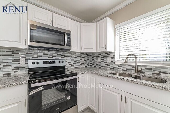 Foto del edificio - Now Available!