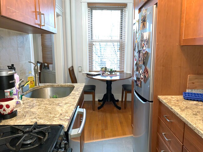 Foto del edificio - 120 Riverway St