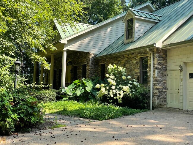 Building Photo - 695 Holder Rd