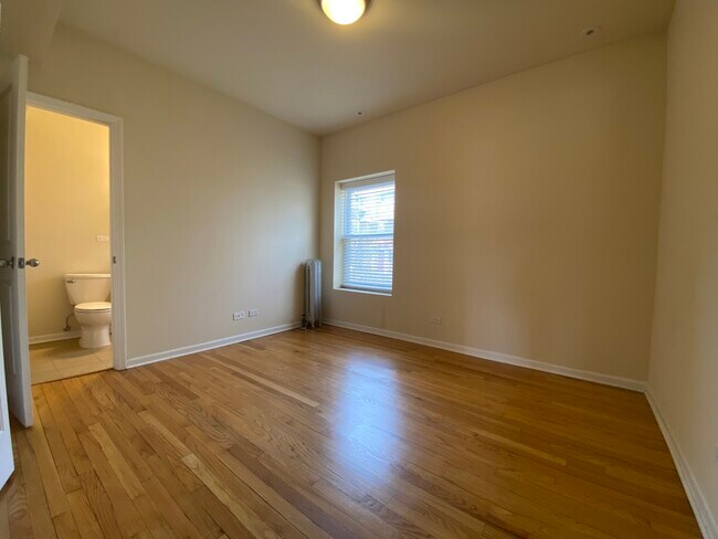 Building Photo - 4730 S Greenwood Ave