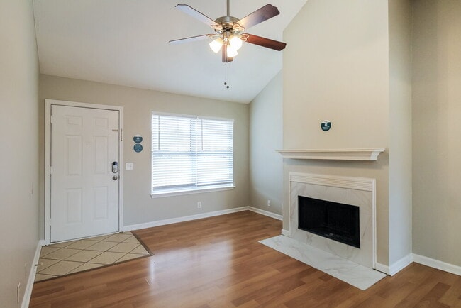 Foto del edificio - 872 Lavergne Ln