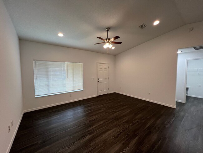Foto del edificio - GORGEOUS 3 Bedroom, 2 Bathroom Home in Ock...