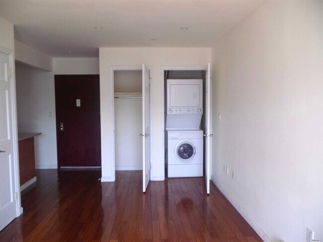 Foto del edificio - 43-33 42nd St