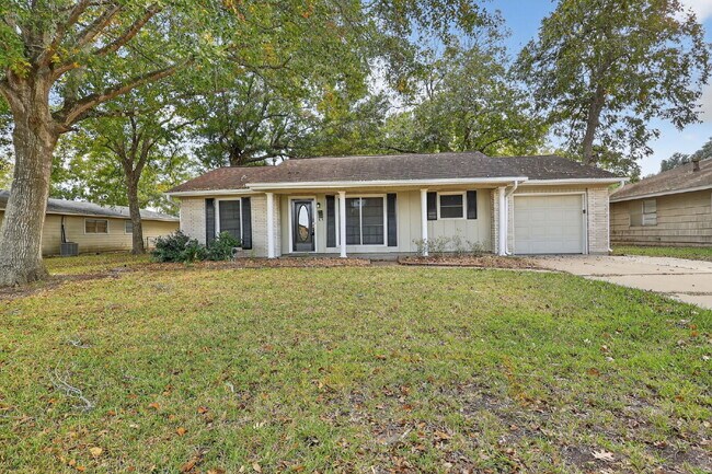 Foto del edificio - Cozy 3-Bed, 2-Bath Home with Big Backyard in Rosenberg