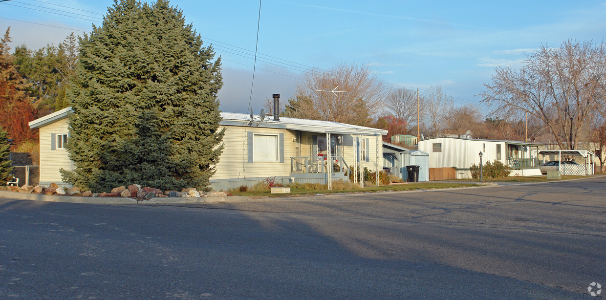 Primary Photo - Pioneer Village