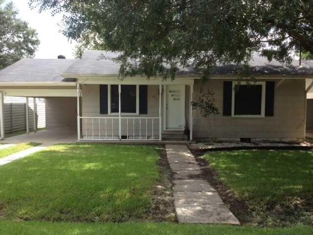 Primary Photo - 207 Clara St
