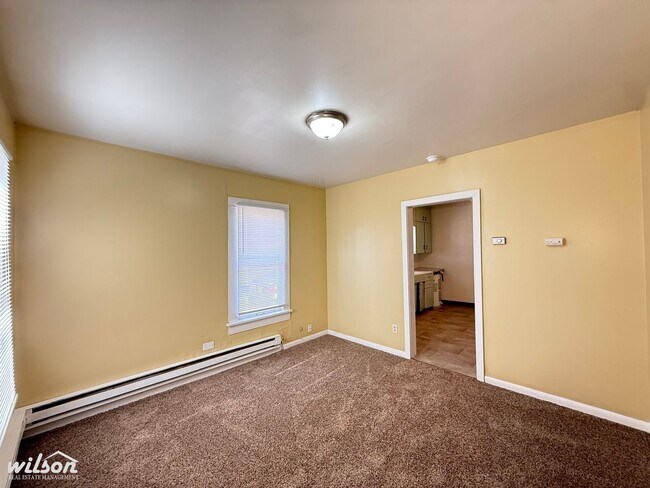 Foto del edificio - Cozy 2-Bedroom Home with Fenced Yard & Rear Parking!