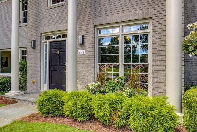 Foto del edificio - 4174 Powers Ferry Rd NW