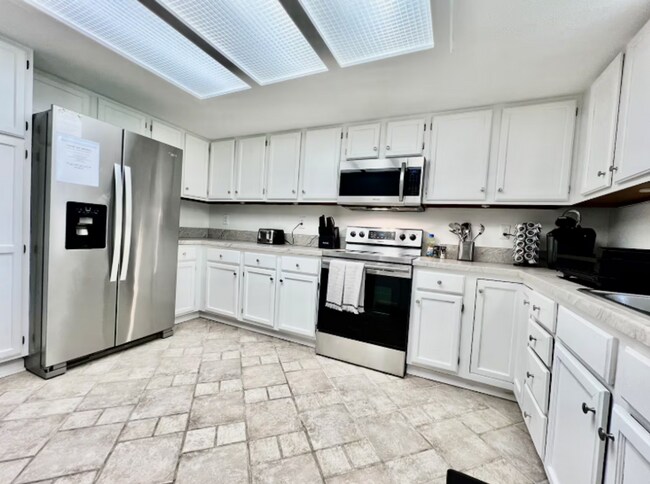 Foto del edificio - 6556 Yankee Rd