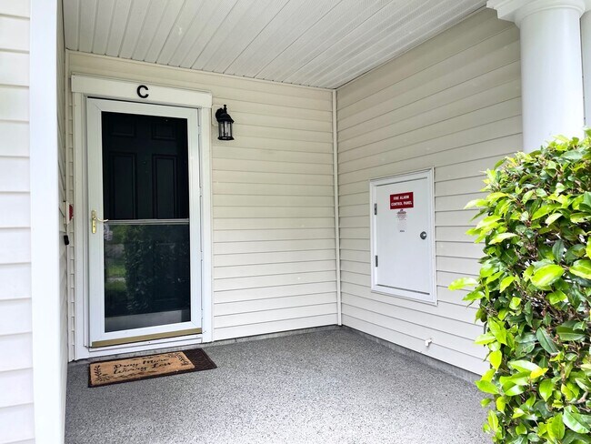 Foto del edificio - Spacious 2 Bed 2.5 Bath Townhome Style Con...