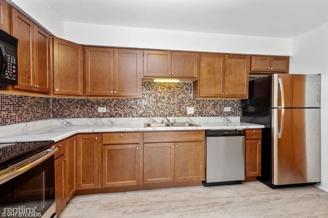 Building Photo - 2 br, 1 bath Condo - 9455 Bay Colony Dr 1S...