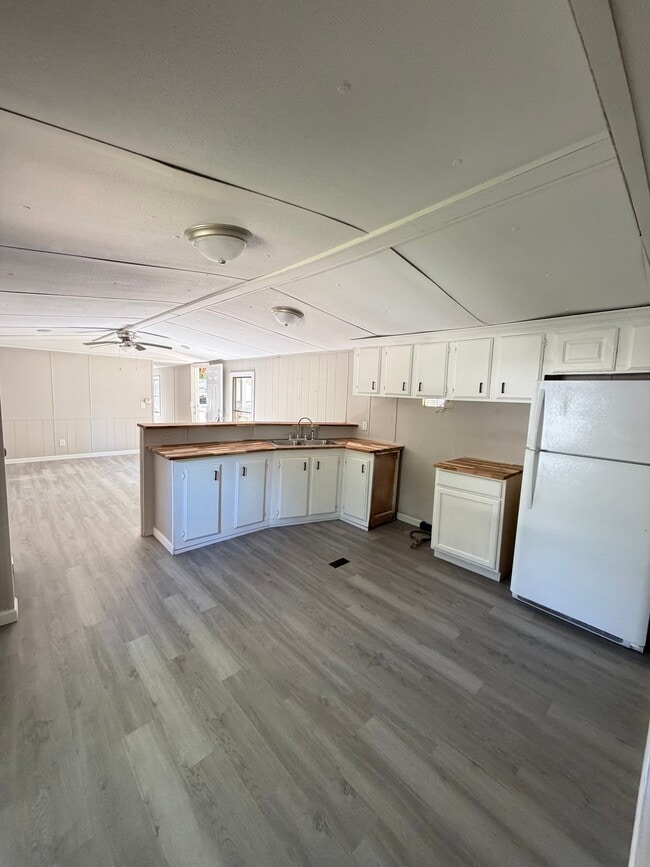 Building Photo - 0 Acorn Village Ln
