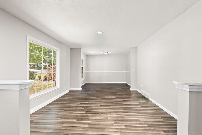 Foto del edificio - Spacious Overland Park 4 Bedroom Home - Av...