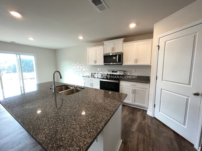 Building Photo - BRAND NEW 5 Bed, 3 Bath home in Sherrils S...