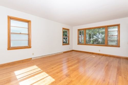 Primary Photo - 2333 Hoard St