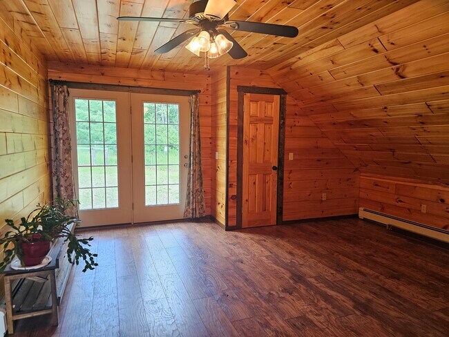 Dormitorio de la planta superior - 2058 E Clarendon Rd