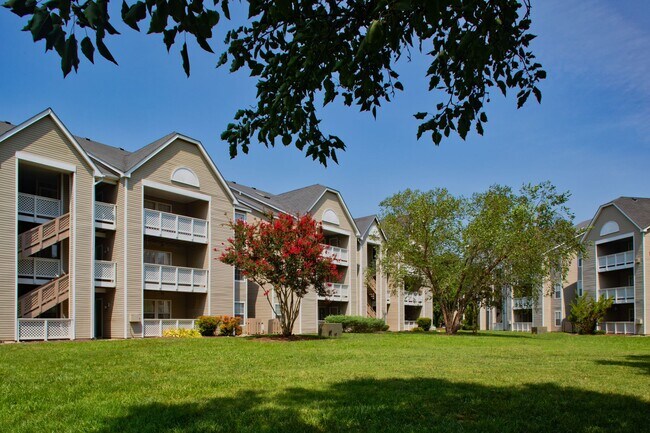Foto del edificio - Featherstone Apartments at Kiln Creek