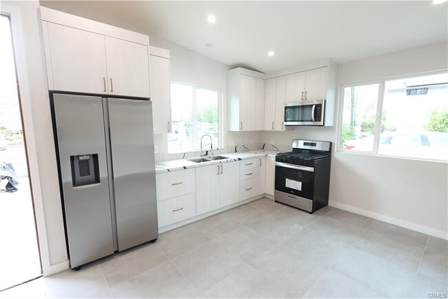 Building Photo - 10346 Mather Ave