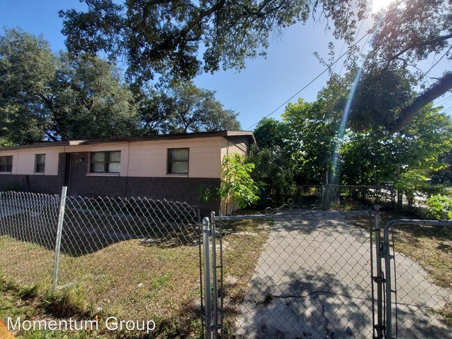 Building Photo - 10401 N 11th St