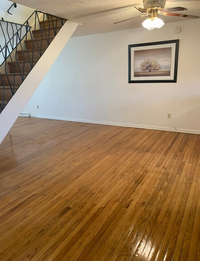 Foto del edificio - 62 Oakmont Dr