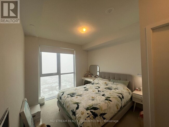 Building Photo - 4055-4055 Parkside Village Dr
