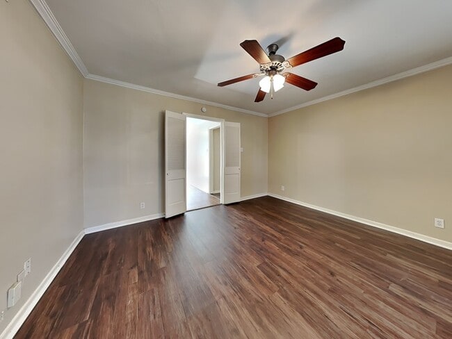 Building Photo - Fantastic Corner Lot Home!!