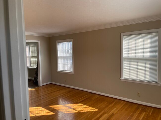 Building Photo - 2913 Abigail Dr