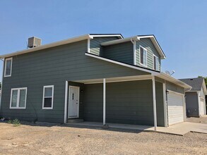 Building Photo - 2978 Emerald Cir