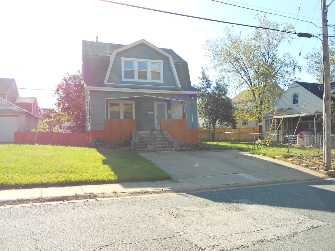 Primary Photo - 4801 Holder Ave