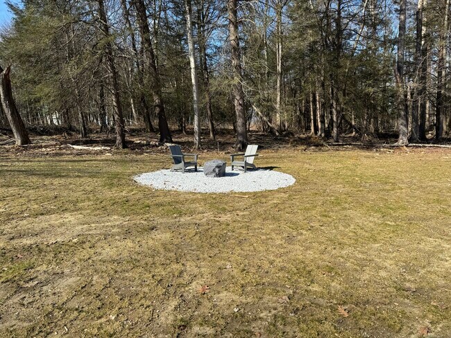 Building Photo - 32 Pond Ridge Rd