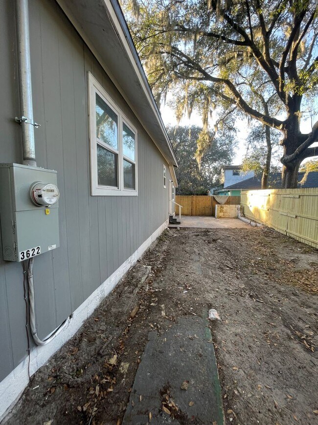 Building Photo - 3/2 Single Family Home in NORTH SPRINGFIEL...