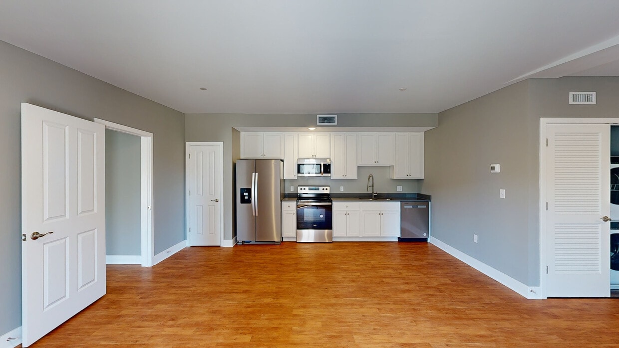 Photo - 300 W Fayette Apartments