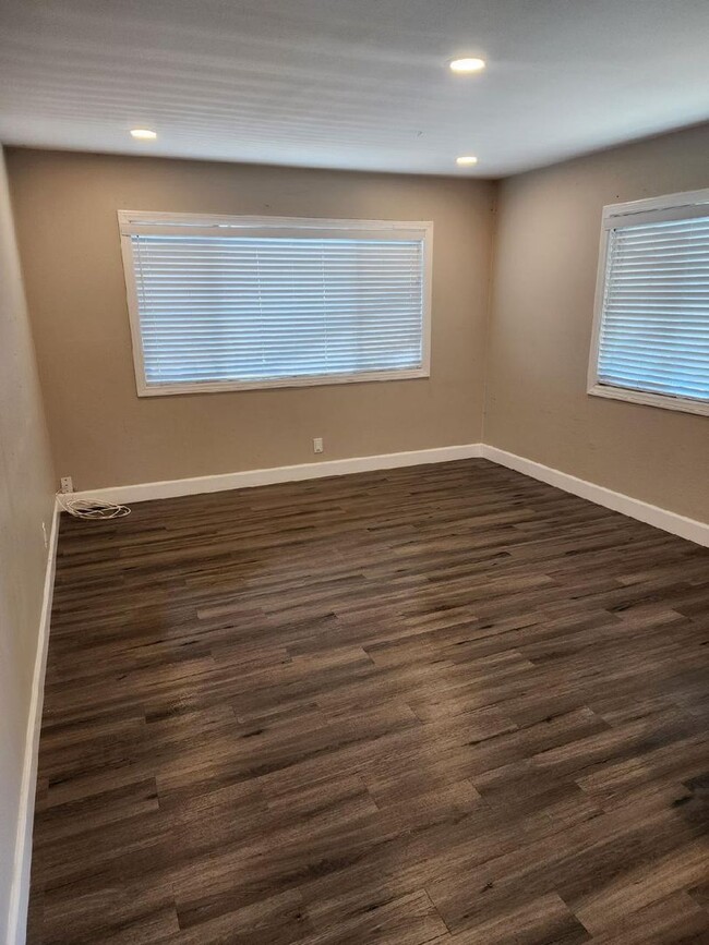 Foto del edificio - Beautiful Unit in Westminster for Lease