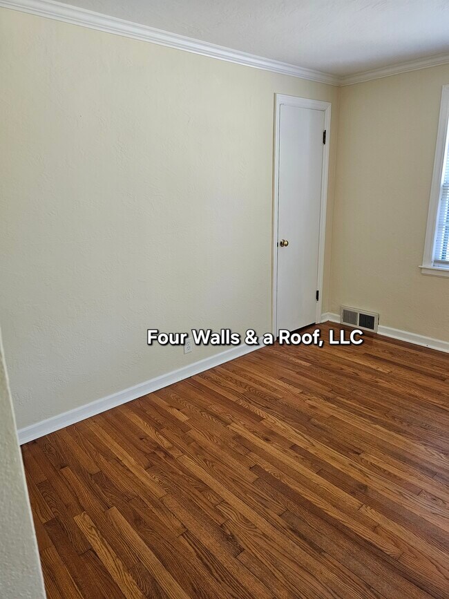 Sala de estar - 9623 E 32nd St S