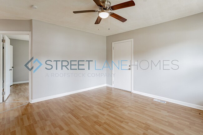Building Photo - SIGN LEASE BY 2/28 AND GET $250 OFF FIRST ...