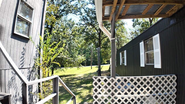 Building Photo - 251 Oakdale Dr