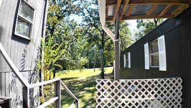 Building Photo - 251 Oakdale Dr