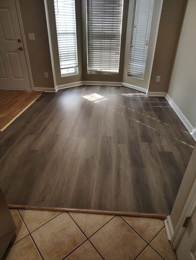 Photo - Spacious 4 Bedroom 2.5 Baths-New Carpet and LVP Flooring! House