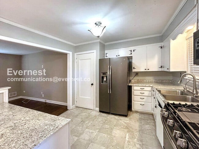 Foto del edificio - 809 Raymond Ct