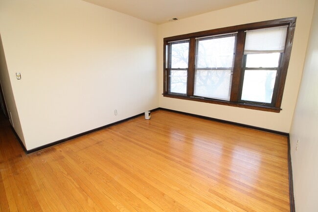 Building Photo - 1728 W Juneway Terrace
