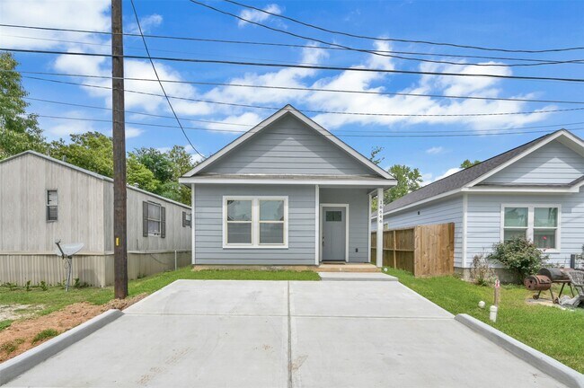 Foto del edificio - 16646 Meadowcroft St