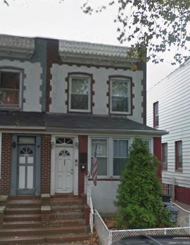 Building Photo - 597 E 4th St
