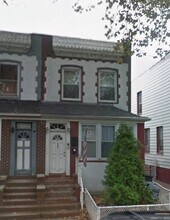 Building Photo - 597 E 4th St