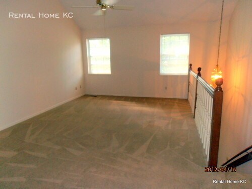 Building Photo - 3-bedroom/2bath duplex w/finished lower le...