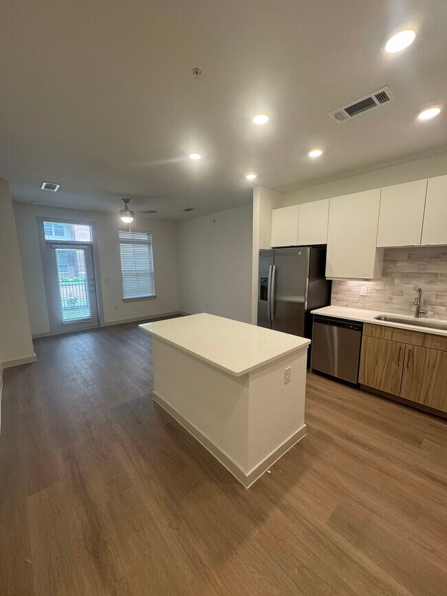Foto del edificio - 4485 S Preston Rd