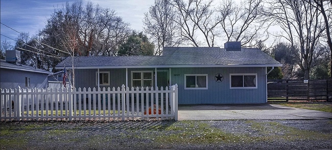Building Photo - 3 BED 1 BATH COUNTRY SETTING HOME WITH BONUS ROOM