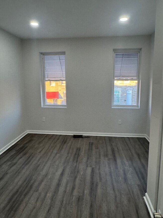 Foto del edificio - Beautifully Updated Townhome in Prime Location – Move-In Ready!