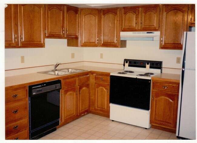amplia cocina comedor - 203 S 16th St