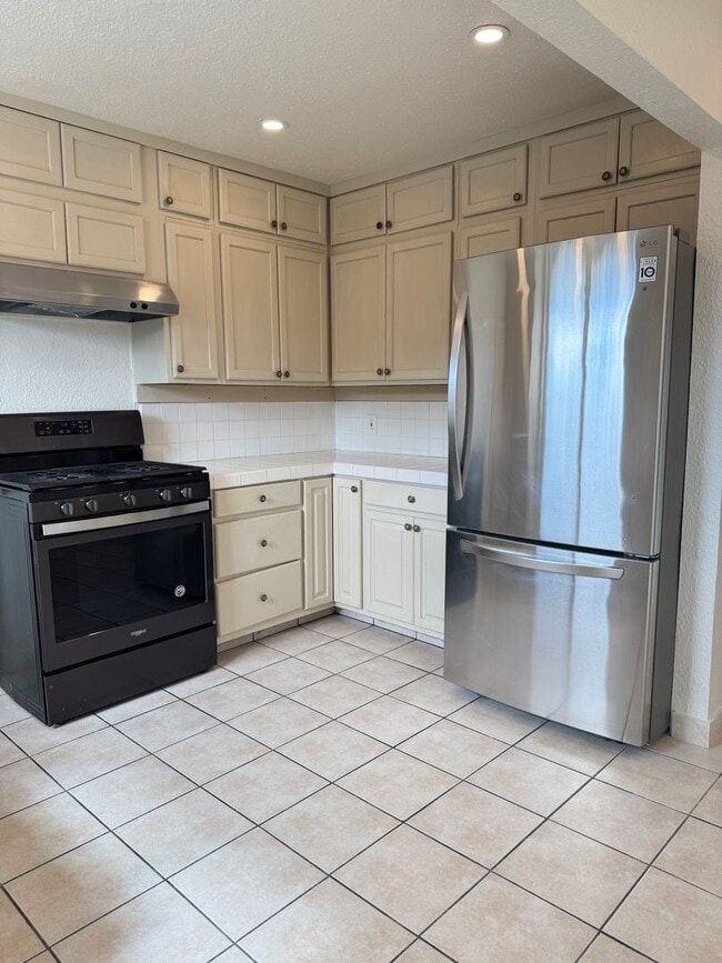 Building Photo - Charming 2 bedroom, 1 bathroom house